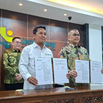 Menkop Dorong PLTS Mini Dukung Koperasi Desa dan Perluasan Akses Listrik di Wilayah Terpencil