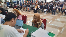 BPJS Ketenagakerjaan telah memulai proses pemberkasan untuk pencairan Jaminan Hari Tua (JHT) bagi mantan karyawan PT Sri Rejeki Isman Tbk (Sritex) yang terkena Pemutusan Hubungan Kerja (PHK).