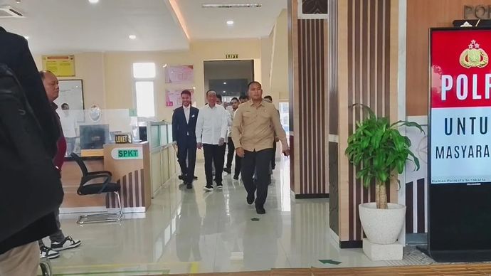 Jokowi usai menjalani pemeriksaan di Mako 2 Polresta Surakarta di Solo, Jawa Tengah, Rabu, 23 Juli 2025. 