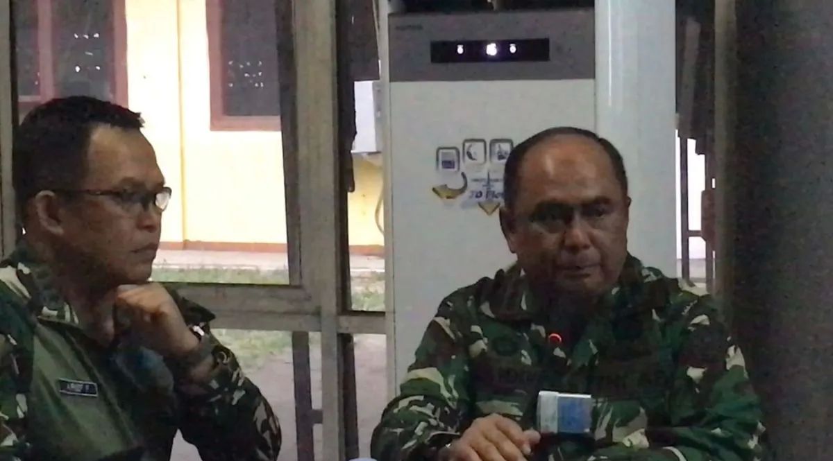 Dirbinjihandak dan Nubika Pusziad TNI AD Kolonel Czi Yudil Hendro (kanan) dalam konferensi pers penanganan radiasi radionuklida Cs-137 di Cikande, Kabupaten Serang, Banten, Senin (20/10/2025). <b>(ANTARA)</b>