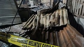 Empat orang meninggal dunia akibat kebakaran yang melanda rumah dua lantai di Jalan Pademangan Raya, Kecamatan Pademangan, Jakarta Utara, pada Rabu, 8 Oktober 2025 dini hari. Kebakaran itu menghanguskan tiga rumah tinggal yang dihuni tiga kepala kelu