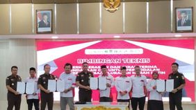 Menteri Koperasi (Menkop) Ferry Juliantono meminta pemerintah daerah (pemda) di seluruh Indonesia menyiapkan lahan untuk pembangunan gudang dan gerai operasional Koperasi Desa (Kopdes) Merah Putih, yang akan mulai dilaksanakan pada Oktober 2025 secar