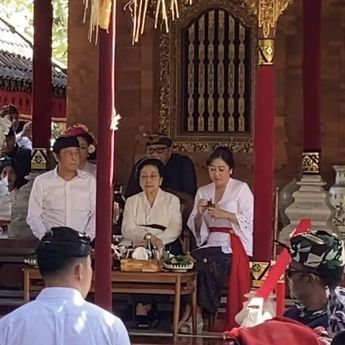 Didampingin Hasto, Megawati Melayat ke Rumah Duka Ibunda Eks Menteri PPPA Usai Kongres