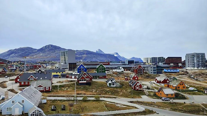 Foto yang diambil pada 19 Oktober 2024 ini menunjukkan pemandangan Nuuk, ibu kota Greenland, wilayah Denmark yang berpemerintahan sendiri. 