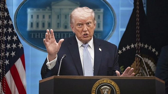Presiden Amerika Serikat Donald Trump mengadakan konferensi pers di Ruang Briefing Pers James S. Brady di Gedung Putih, Washington D.C., Amerika Serikat, Selasa (6/4/2026). ANTARA/Anadolu/Celal G&uuml;neş/pri.