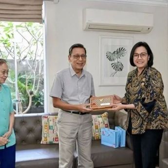 Sri Mulyani Wakili Prabowo Sampaikan Undangan HUT RI ke Boediono