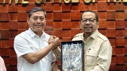 Sertijab KSP, AM Putranto Menangis Saat Lepas Jabatan kepada Muhammad Qodari