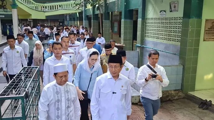 Menteri Agama Nasaruddin Umar saat memimpin peninjauan pelaksanaan Cek Kesehatan Gratis (CKG) di Pondok Pesantren Asshiddiqiyah, Jakarta, Senin 4 Agustus 2025. ANTARA/Asep Firmansyah