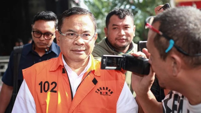 Tersangka kasus dugaan tindak pidana korupsi terkait pemerasan dalam pengisian jabatan perangkat desa di lingkungan Pemerintah Kabupaten Pati, Sudewo berjalan keluar usai menjalani pemeriksaan di Gedung Merah Putih KPK, Jakarta, Jumat (6/2/2026). ANTARA FOTO/Reno Esnir/fzn/nz/am