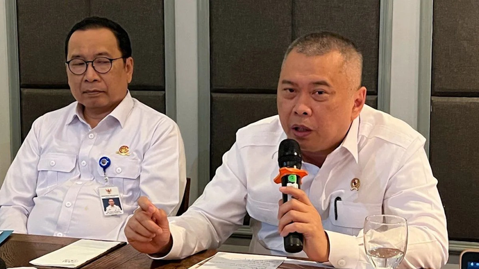 Menteri Perhubungan Dudy Purwagandhi (kanan) dalam bincang bersama awak media di Jakarta, Kamis (9/4/2026) malam. ANTARA/Harianto