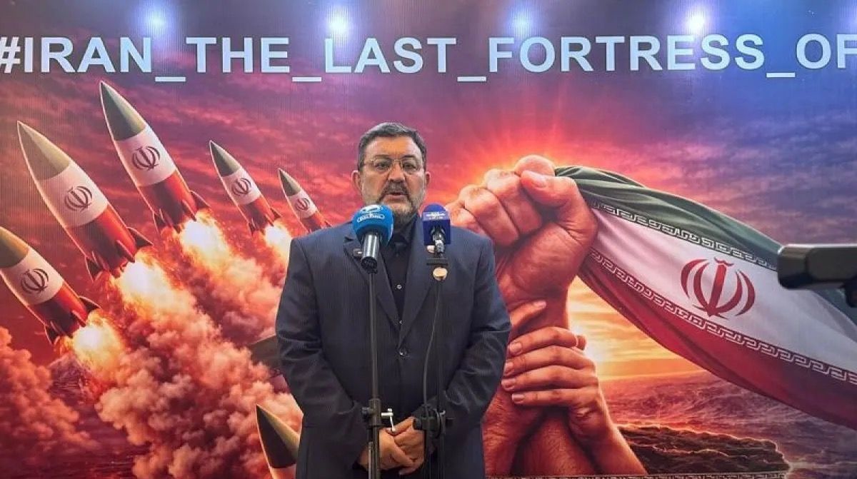 Duta Besar Iran untuk Indonesia Mohammad Boroujerdi berbicara dalam konferensi pers di kediaman resmi Dubes Iran di Jakarta, Senin, 2 Maret 2026. <b>(Antara)</b>