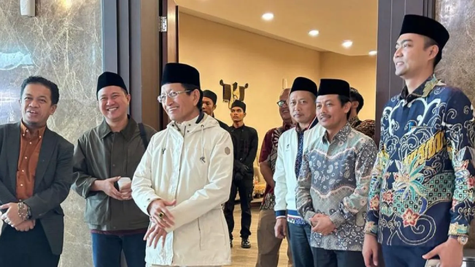 Menteri Agama Nasaruddin Umar beserta jajaran setibanya di Bandara Soekarno Hatta, Banten, seusai melakukan kunjungan kerja ke Arab Saudi, Kamis (16/1/2025). 