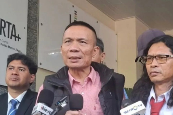 Tersangka kasus tuduhan laporan ijazah palsu Presiden ke-7 RI, Joko Widodo (Jokowi), Rismon Hasiholan Sianipar saat ditemui di Polda Metro Jaya, Rabu (1/4/2026). ANTARA/Ilham Kausar.