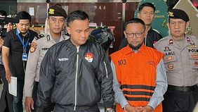 Mantan Staf Khusus Menteri Agama, Ishfah Abidal Aziz alias Gus Alex (IAA), membantah adanya perintah maupun aliran uang dalam kasus dugaan korupsi kuota haji kepada mantan Menteri Agama Yaqut Cholil Qoumas.