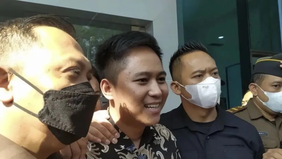 Terpidana kasus penyebaran hoaks investasi opsi biner, Doni Salmanan, resmi mendapatkan pembebasan bersyarat dari Lembaga Pemasyarakatan (Lapas) Kelas IIA Jelekong, Bandung.