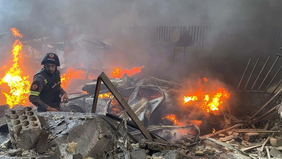 Presiden Amerika Serikat Donald Trump mengungkapkan bahwa dirinya telah meminta Perdana Menteri Israel Benjamin Netanyahu untuk menurunkan intensitas serangan militer ke Lebanon. 