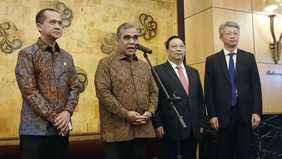 Menteri Transmigrasi (Mentrans) M. Iftitah Sulaiman Suryanagara menegaskan bahwa kawasan transmigrasi memiliki peran strategis dalam mendukung keberhasilan program swasembada pangan nasional, termasuk untuk komoditas beras, perikanan, hingga hortikul