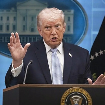 Trump Pertimbangkan Serangan Terbatas ke Iran di Tengah Rencana Blokade Selat Hormuz