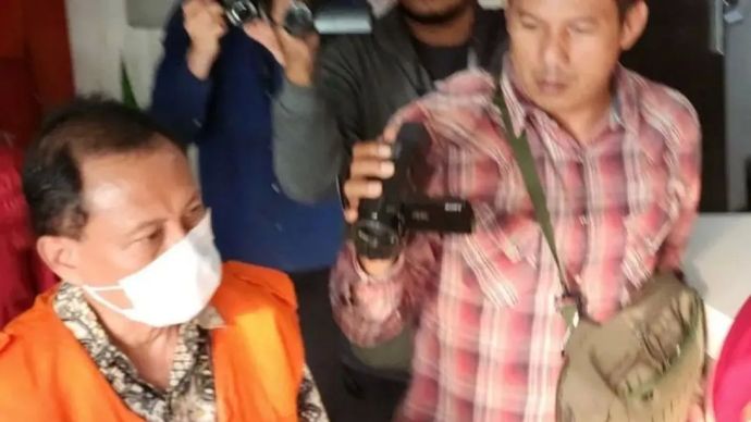 Kejati Jateng menahan Direktur Pengembangan Usaha dan Inkubasi UGM Yogyakarta, HU, di Semarang, Rabu 13 Agustus 2025, dalam kasus dugaan korupsi pembelian fiktif biji kakao oleh PT Pagilaran, senilai Rp7 miliar pada tahun 2019. 