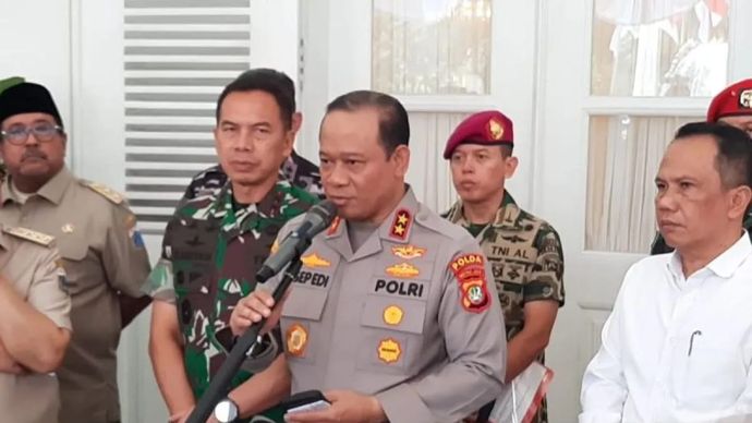 Kapolda Metro Jaya Irjen Pol Asep Edi Suheri memberikan keterangan 
