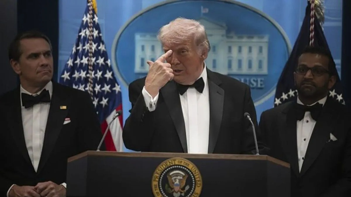 Arsip foto - Presiden AS Donald Trump mengadakan konferensi pers tak lama setelah insiden penembakan di acara White House Correspondents' Dinner di Gedung Putih di Washington, DC, Alerika Serikat, Minggu (25/4/2026). ANTARA/Celal G&uuml;neş/Anadolu/pri.
