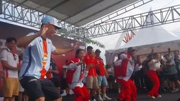 Pembalap MotoGP Hibur Warga Lombok dengan Joget "Tabola Bale"