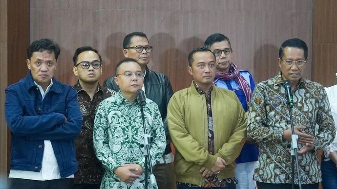Wakil Ketua DPR Sufmi Dasco Ahmad, Mensesneg Prasetyo Hadi, Menteri Hukum Supratman Andi Agtas dan Ketua Komisi III DPR Habiburokhman.