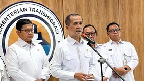 Menteri Transmigrasi Muhammad Iftitah Sulaiman Suryanagara menegaskan bahwa negara akan mengembalikan sertifikat hak milik (SHM) milik para transmigran di Kabupaten Kotabaru, Kalimantan Selatan, yang sebelumnya dibatalkan.