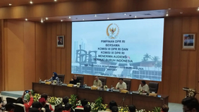  Wakil Ketua DPR RI Sufmi Dasco Ahmad bersama jajaran pimpinan dan anggota DPR RI menerima audiensi dari aliansi buruh Gerakan Buruh Bersama Rakyat (Gebrak) di Ruang Abdul Muis, Gedung DPR RI, Jakarta, Jumat, 1 Mei 2026. Pertemuan tersebut berlangsun