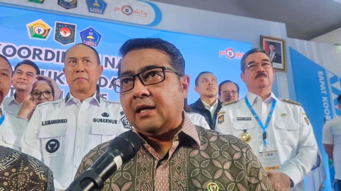 Menteri Ekraf Teuku Riefky Harsya saat diwawancarai saat Rakornas PHD Tahun 2025, di Kendari, Sulra, Rabu, 27 Agustus 2025.