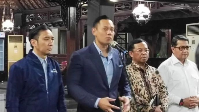 Ketua Umum Partai Demokrat sekaligus Menteri Koordinator Bidang Infrastruktur dan Pembangunan Kewilayahan, Agus Harimurti Yudhoyono (AHY) di kediamannya, Puri Cikeas, Kabupaten Bogor, Jawa Barat, Minggu 13 Agustus 2025. ANTARA/M Fikri Setiawan