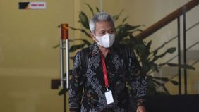 Rektor Universitas Islam Negeri (UIN) Walisongo Semarang, Jawa Tengah, Nizar Ali, diperiksa penyidik Komisi Pemberantasan Korupsi (KPK) terkait penyidikan kasus dugaan korupsi penentuan kuota dan penyelenggaraan ibadah haji 2023–2024. Pemeriksaan dil
