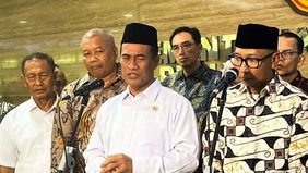 Menteri Pertanian Andi Amran Sulaiman menegaskan bahwa seluruh pabrik gula di Indonesia masih beroperasi normal, meluruskan isu penutupan akibat masuknya etanol impor.
