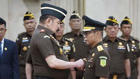 Jaksa Agung ST Burhanuddin melantik Jaksa Agung Muda Bidang Pembinaan (Jambin) Hendro Dewanto dan empat Staf Ahli Jaksa Agung di Gedung Utama Kejaksaan Agung, Jakarta, dengan penekanan khusus pada pesan integritas dan tanggung jawab jabatan.