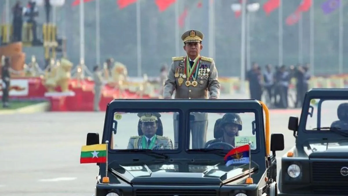 Arsip foto - Pemimpin junta Myanmar, Jenderal Senior Min Aung Hlaing saat menghadiri parade militer memperingati 78 tahun angkatan bersenjata Myanmar di Naypyidaw, Myanmar, Senin (27/3/2023).