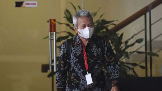 Mantan Sekjen Kementerian Agama Nizar Ali berjalan usai menjalani pemeriksaan di Gedung Merah Putih KPK, Jakarta, Jumat, 12 September 2025. Nizar Ali diperiksa sebagai saksi dalam kasus dugaan korupsi kuota haji untuk penyelenggaraan ibadah haji di Kementerian Agama tahun 2023-2024 di era Menag Yaqut Cholil Qoumas