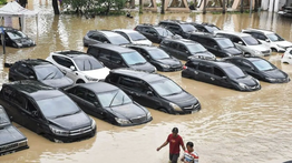 Jangan Lakukan Ini Jika Mobil Terendam Banjir