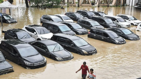 Menghadapi situasi di mana mobil Anda terendam banjir memerlukan penanganan yang tepat untuk mencegah kerusakan lebih lanjut.