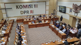 Polda Metro Jaya menyatakan belum menemukan keterlibatan warga sipil dalam kasus penyiraman air keras terhadap aktivis sekaligus Wakil Koordinator KontraS, Andrie Yunus. Penanganan perkara tersebut kini telah dilimpahkan kepada Polisi Militer TNI.