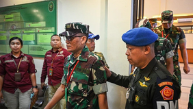 Oditur militer Letnan Kolonel TNI Chk Muhammad Iswadi mengungkapkan bahwa empat terdakwa kasus dugaan penyiraman air keras terhadap Wakil Koordinator KontraS, Andrie Yunus, mulai dicurigai setelah tidak mengikuti apel pagi.