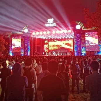 Slank Hibur Ribuan Warga di TMII pada Malam Pergantian Tahun