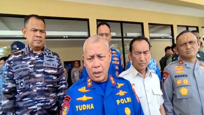 Kapolda Kalsel Irjen Pol Rosyanto Yudha Hermawan bersama forkopimda ditemui di Mapolda Kalsel di Banjarbaru, Selasa, 2 September 2025.