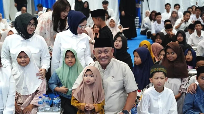 Kepala BGN Dadan HIndayana (tengah, berkopiah) dalam acara buka bersama di Bogor, Jawa Barat, Rabu (18/3/2026). ANTARA/HO-BGN.