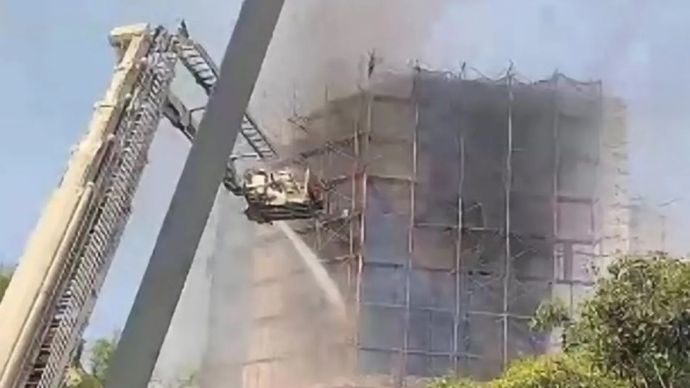 Penanganan kebakaran yang melanda gedung lima lantai di Jalan Cikini Raya Nomor 89, Kelurahan Cikini, Kecamatan Menteng, Jakarta Pusat pada Rabu, 5 Agustus 2026.