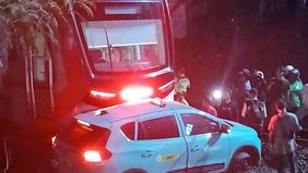 Insiden kecelakaan antara CommuterLine dan Kereta Api Jarak Jauh Argo Bromo Anggrek di Stasiun Bekasi Timur pada Senin, 27 April 2026 sekitar pukul 20.53 WIB menyisakan cerita mencekam dari para penumpang yang selamat. 