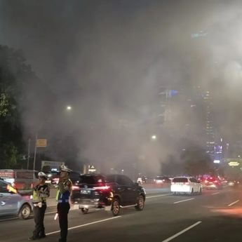Mobil Terbakar di Tol Semanggi Arah Kuningan Picu Kepadatan, Pemilik Selamat