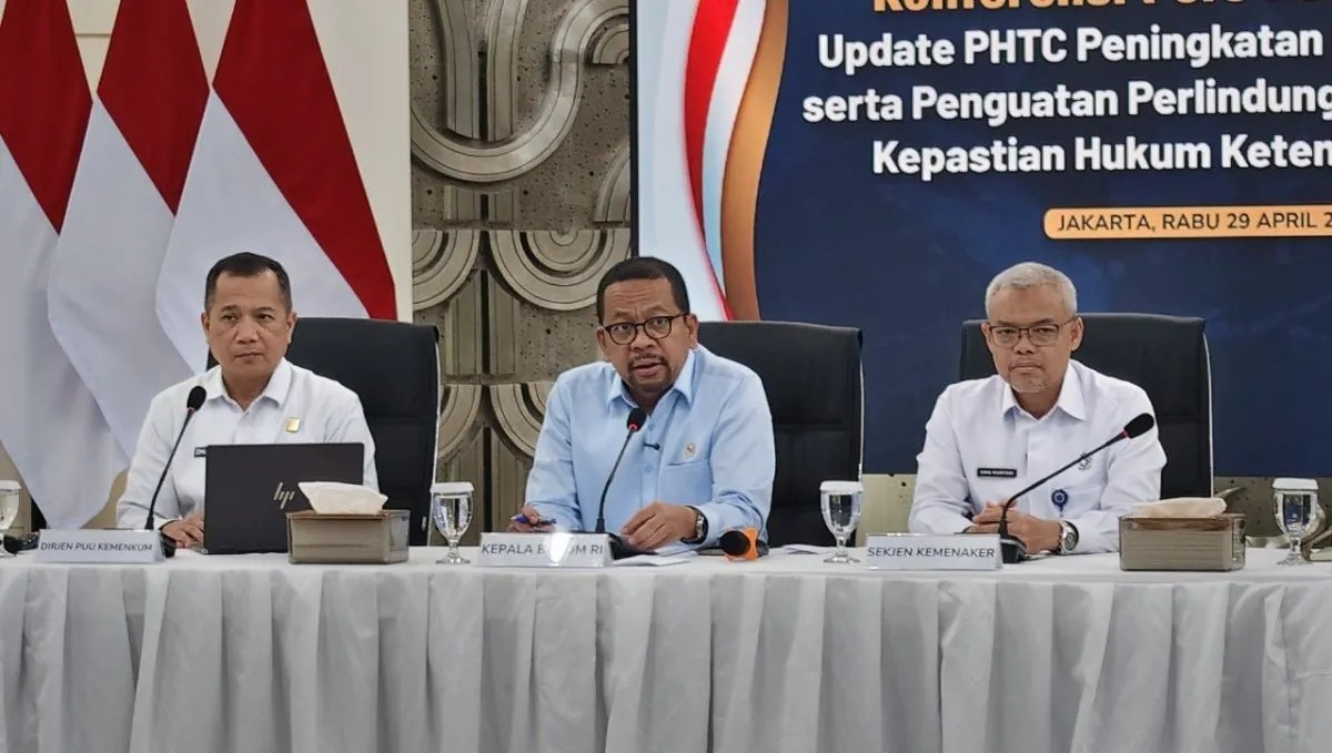 Kepala Badan Komunikasi Pemerintah (Bakom) RI Muhammad Qodari (tengah) dalam konferensi pers  <b>(Antara)</b>