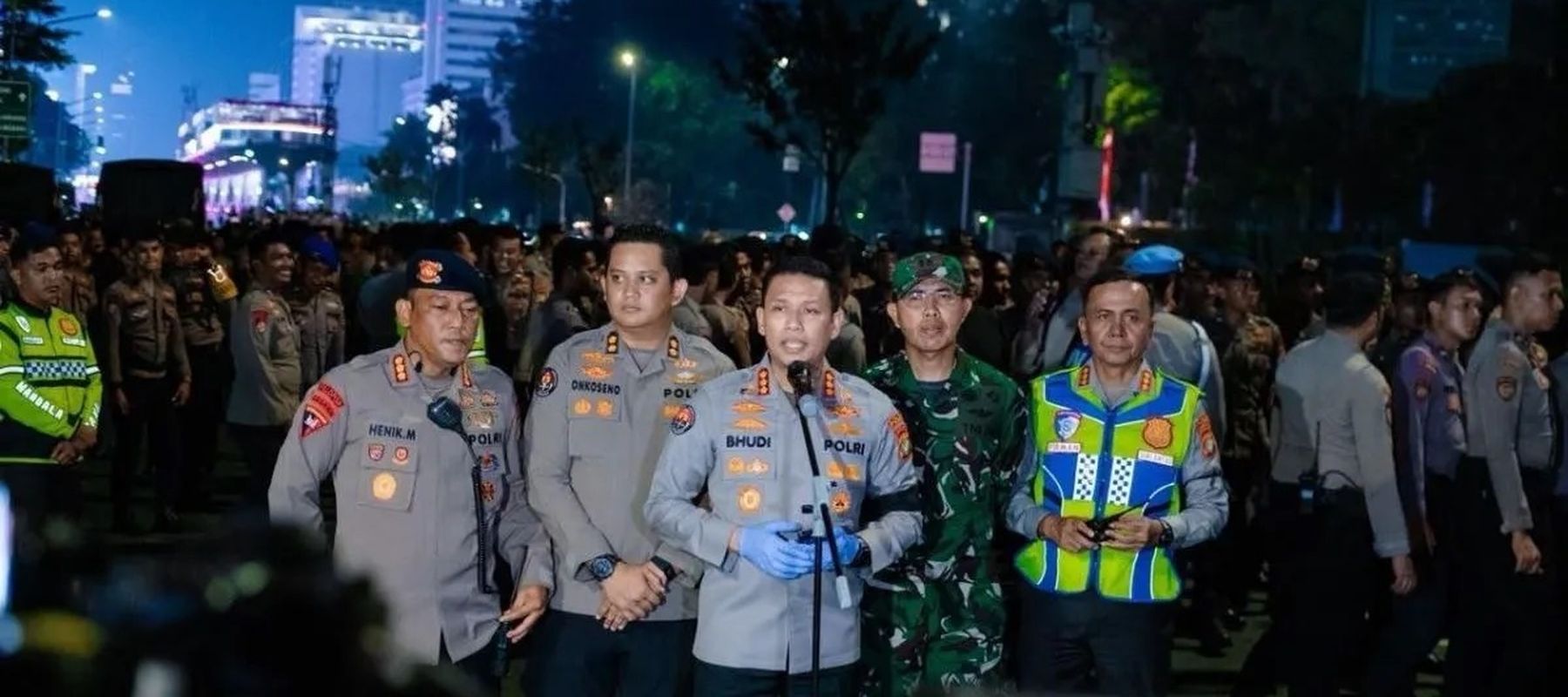 Kabid Humas Polda Metro Jaya, Kombes Pol Budi Hermanto saat pengamanan aksi penyampaian aspirasi oleh elemen mahasiswa yang berlangsung aman dan kondusif di Jakarta, Selasa, 18 Agustus 2026.
