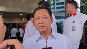 Komisi Pemberantasan Korupsi (KPK) menggelar operasi tangkap tangan yang menjerat sembilan orang, termasuk direksi PT Eksploitasi dan Industri Hutan (Inhutani) V, atas dugaan suap pengurusan izin pemanfaatan kawasan hutan.