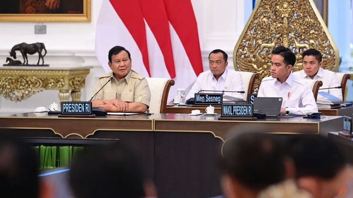 Presiden RI Prabowo Subianto memimpin rapat terbatas bersama Wakil Presiden Gibran Rakabuming Raka dan sejumlah menteri Kabinet Merah Putih di Istana Merdeka, Jakarta, Kamis, 4 September 2025.